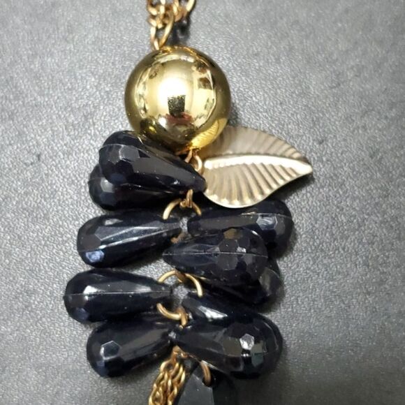 Gold tone necklace with black beads - Picture 3 of 11